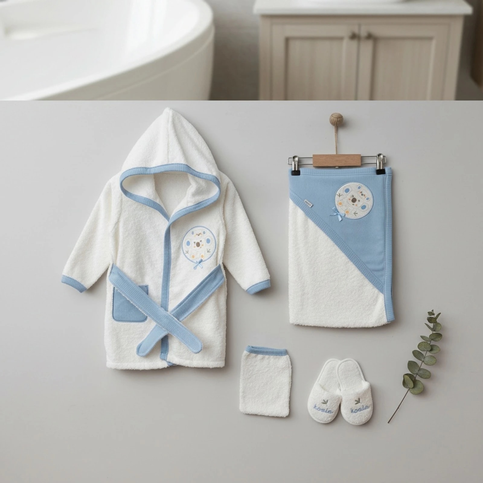 Unisex Bebek Bornoz Seti 0-3 Ay Koala Temalı Mavi Kenarlı